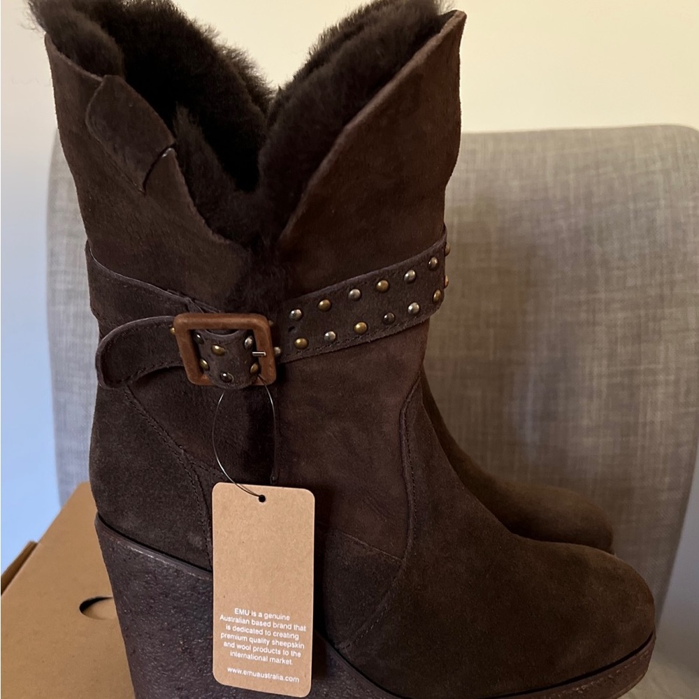 EMU Australia 100% Premium sheep Fur Wedge heighton boots Size 7
